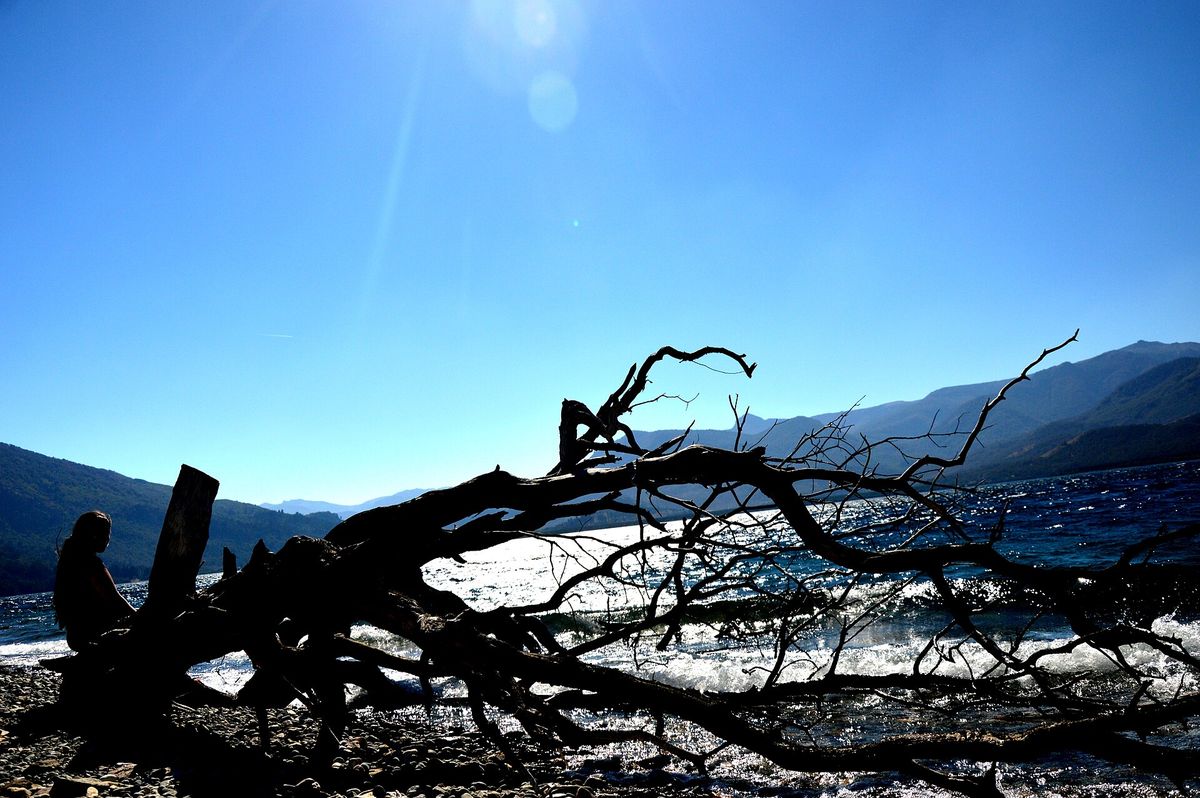 El lago Meliquina rodeado de montañas