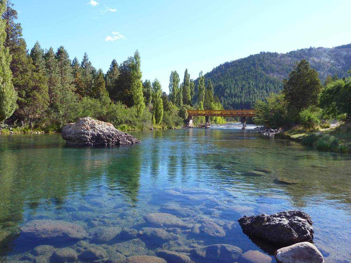 El puente sobre el río Meliquina