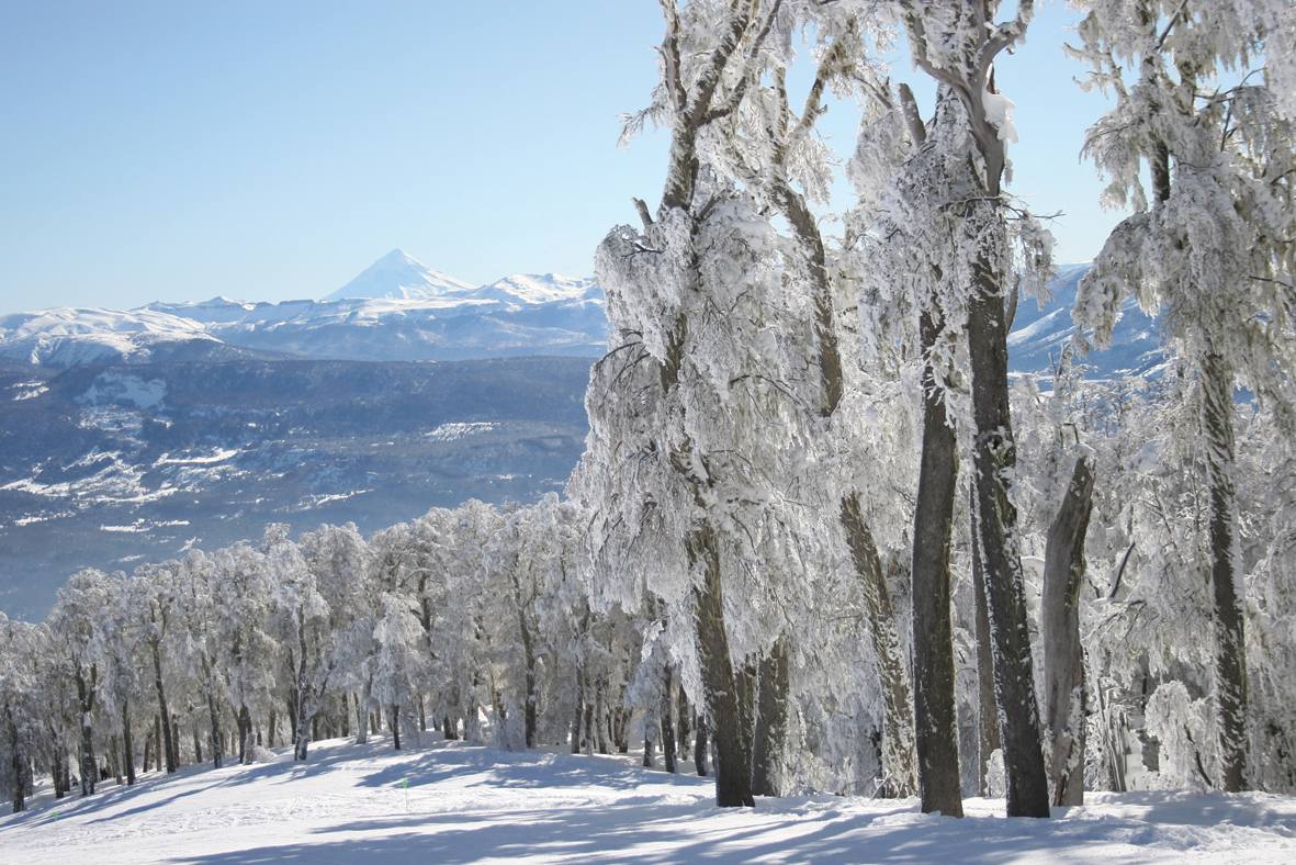 El cerro Chapelco con nieve