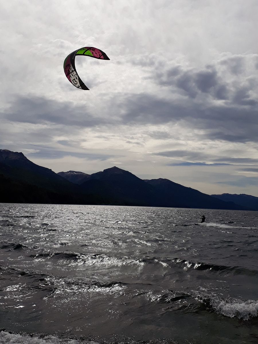 Kitesurf en el lago Meliquina